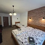 - Restaurant U Zamku בית הארחה 3*