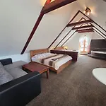 - Restaurant U Zamku בית הארחה 3*