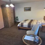 - Restaurant U Zámku Bečov nad Teplou