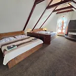 - Restaurant U Zámku Gasthof Bečov nad Teplou