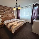 - Restaurant U Zámku Gasthof 3*