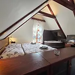 - Restaurant U Zámku 3*