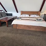 - Restaurant U Zámku Gasthof Bečov nad Teplou