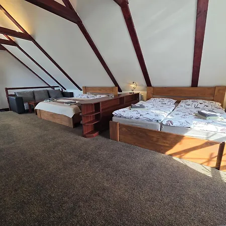 - Restaurant U Zamku Gæstehus 3*