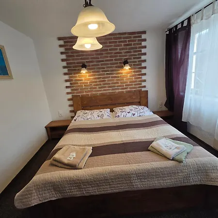 - Restaurant U Zamku 3* Bečov nad Teplou