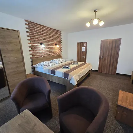 - Restaurant U Zámku Casa de hóspedes Bečov nad Teplou