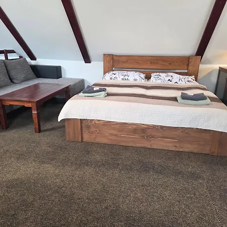 - Restaurant U Zámku Casa de hóspedes Bečov nad Teplou