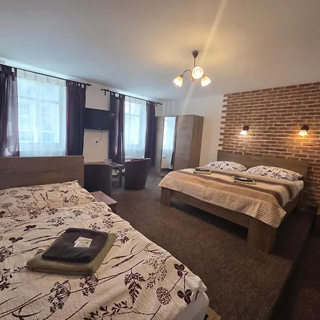 - Restaurant U Zamku Vendégház 3*