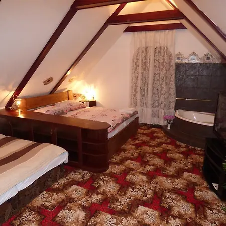 - Restaurant U Zámku Bečov nad Teplou