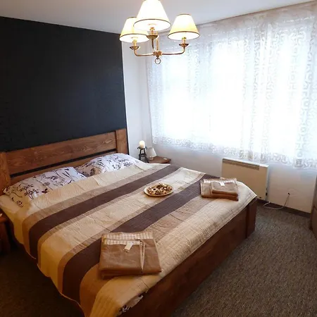 - Restaurant U Zámku 3*