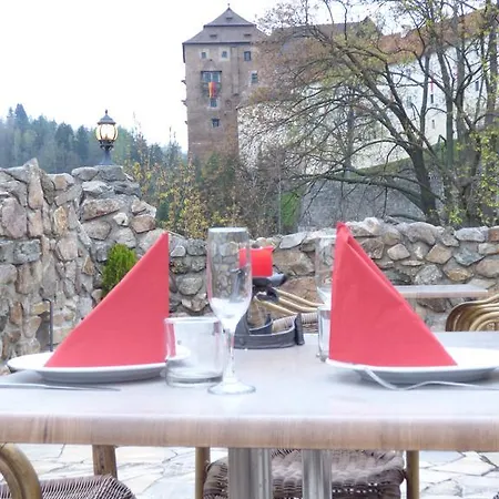 - Restaurant U Zámku Gasthof Bečov nad Teplou