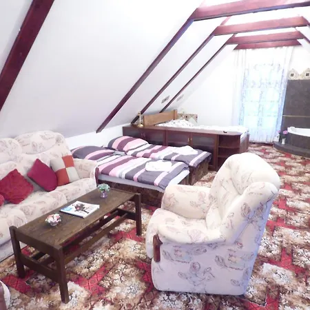 - Restaurant U Zámku Bečov nad Teplou
