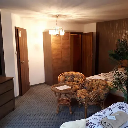 - Restaurant U Zámku Penzion Bečov nad Teplou