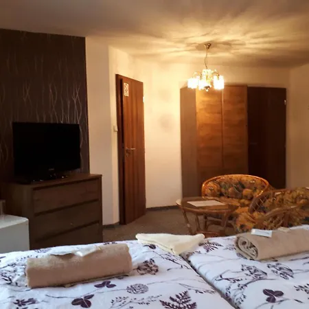 - Restaurant U Zámku Gasthof Bečov nad Teplou