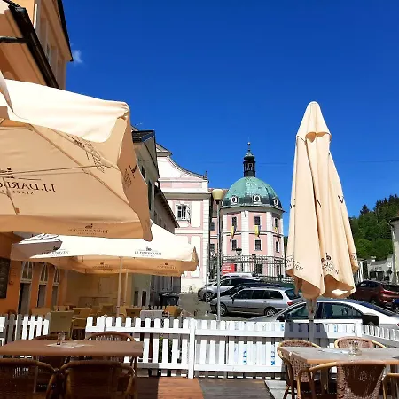 - Restaurant U Zámku Gasthof 3*
