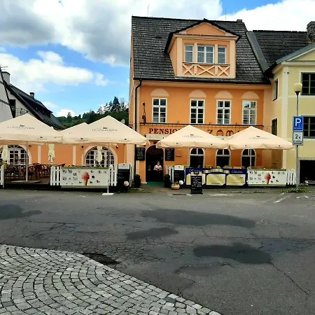 - Restaurant U Zámku Gasthof 3*