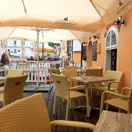 - Restaurant U Zámku Gasthof Bečov nad Teplou