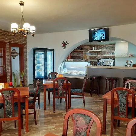- Restaurant U Zámku Bečov nad Teplou