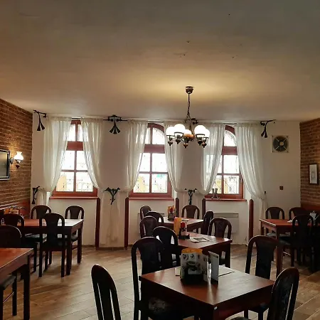 - Restaurant U Zámku 3*