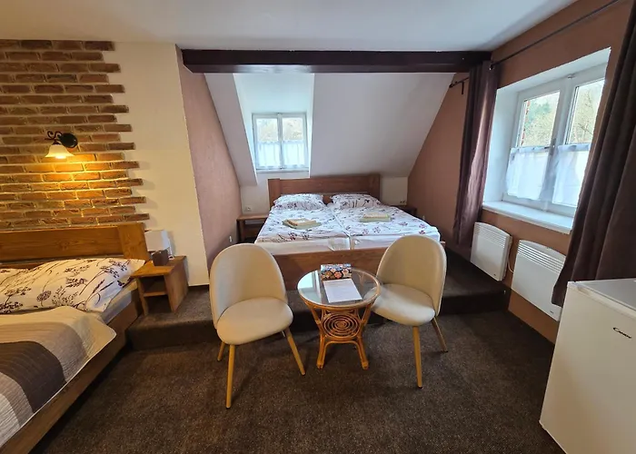 - Restaurant U Zámku 3* Bečov nad Teplou