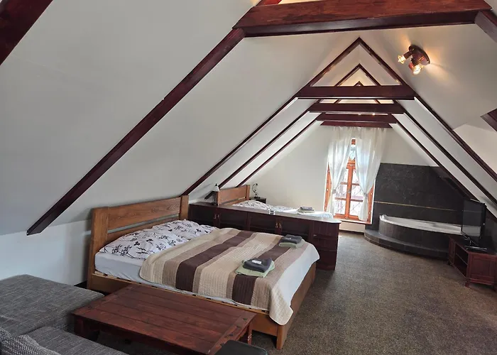 - Restaurant U Zámku 3* Bečov nad Teplou