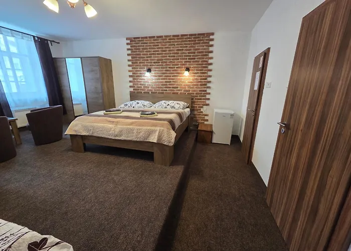 Penzion - Restaurant U Zámku 3*