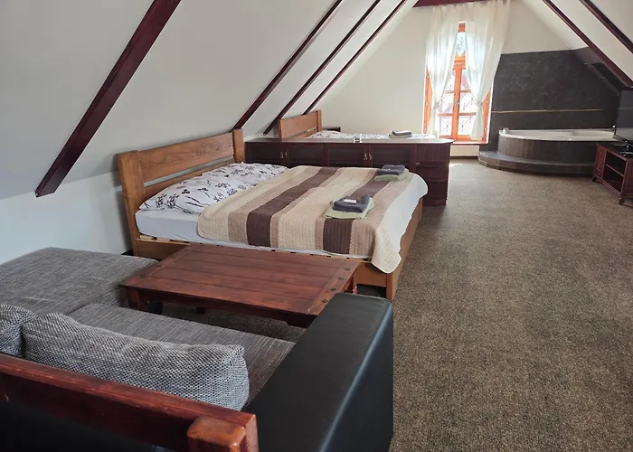 - Restaurant U Zámku Bečov nad Teplou
