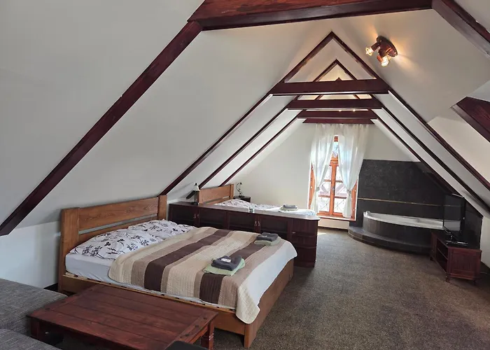 - Restaurant U Zámku Penzion Bečov nad Teplou