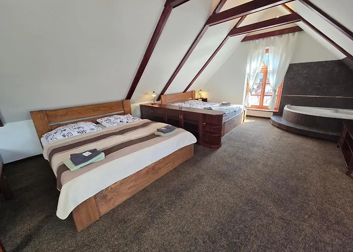 - Restaurant U Zámku Penzion Bečov nad Teplou