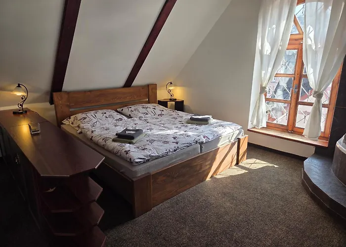 - Restaurant U Zámku Penzion Bečov nad Teplou