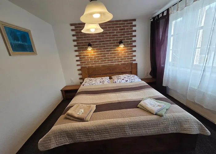 - Restaurant U Zámku 3* Bečov nad Teplou