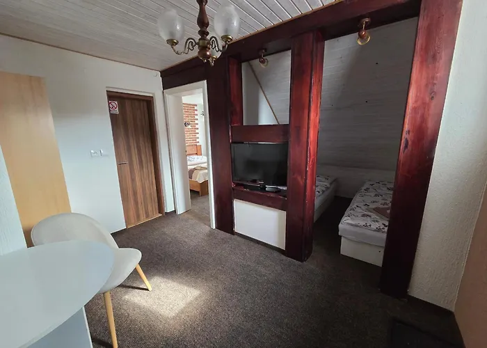 - Restaurant U Zámku 3*