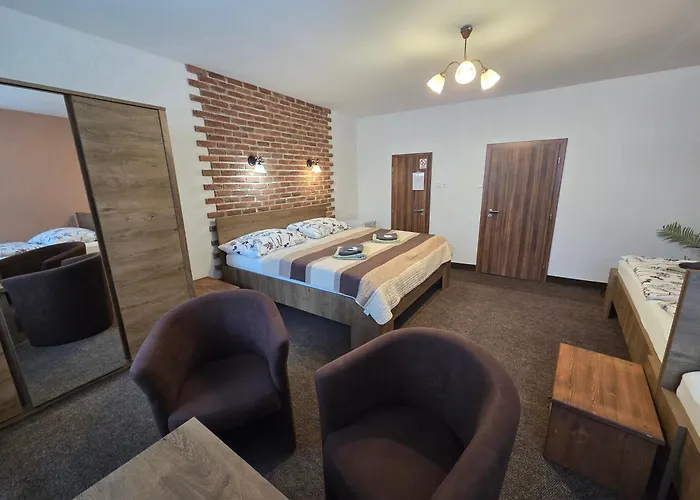 - Restaurant U Zámku Penzion Bečov nad Teplou