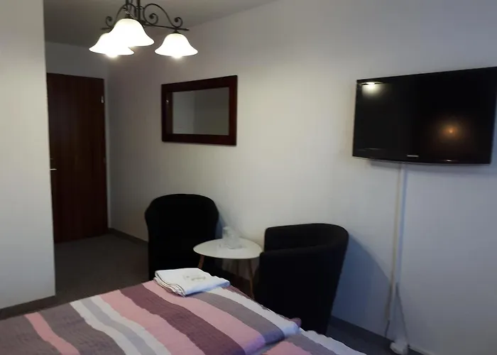 - Restaurant U Zámku Penzion Bečov nad Teplou