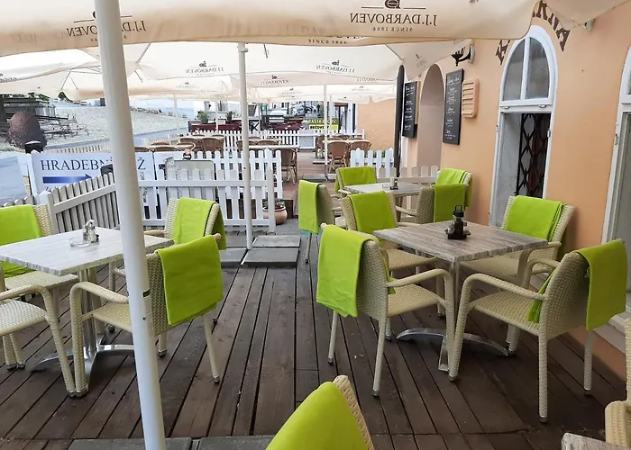 - Restaurant U Zámku Penzion 3*
