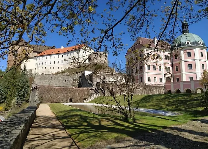 - Restaurant U Zámku Bečov nad Teplou