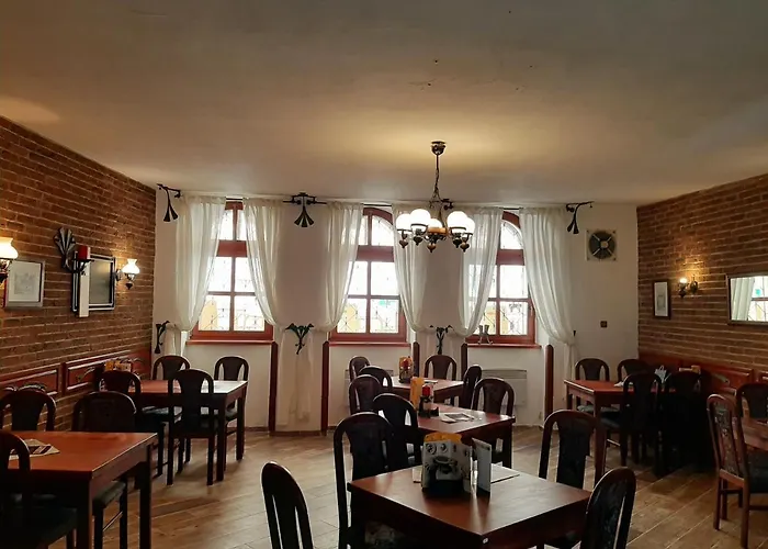 - Restaurant U Zámku 3*